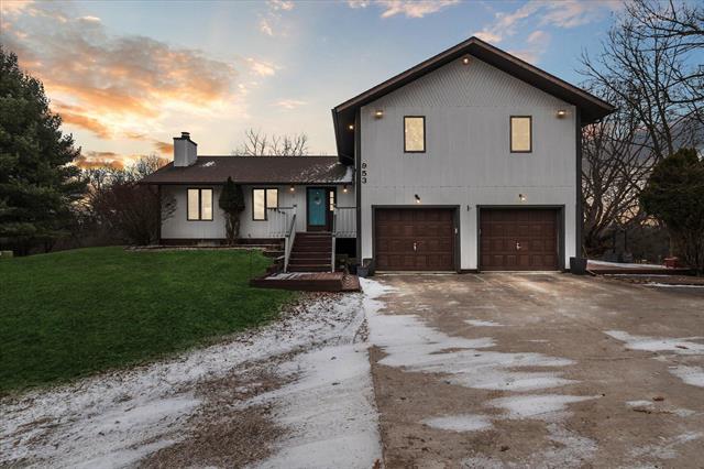 front view picture of 953 Lauren Drive, Dexter, MI. 48130