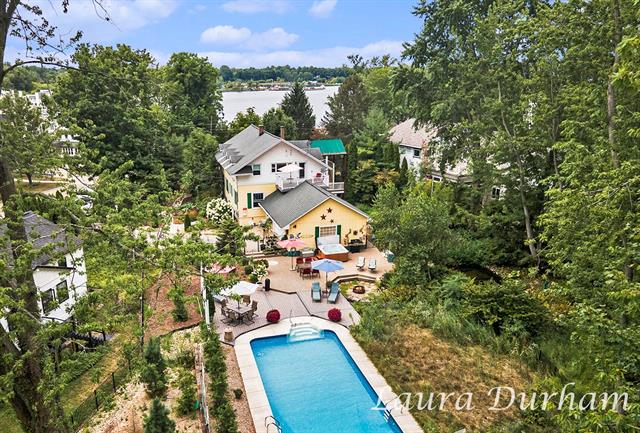 front view picture of 790 Lake Street, Saugatuck, MI. 49453