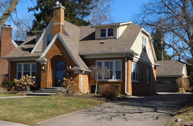 front view picture of 1613 Woodlawn Park Drive, Flint, MI. 48503
