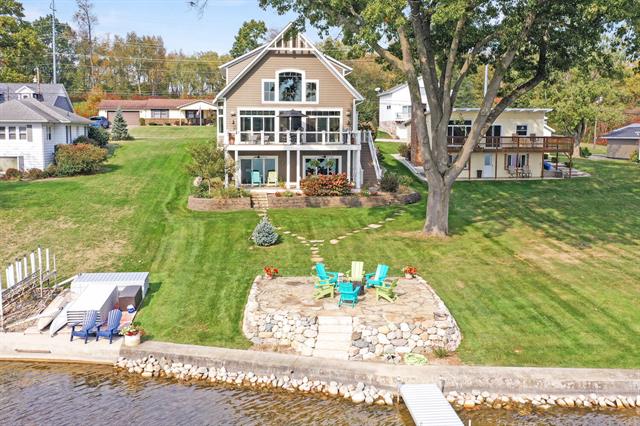 front view picture of 16419 Lakeview Drive, Vandalia, MI. 49095