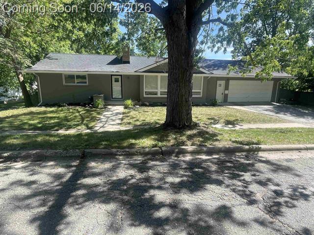 front view picture of 114 E Henry Street, Flushing, MI. 48433