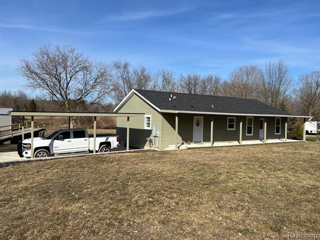 front view picture of 806 Davis Lake Road, Lapeer, MI. 48446