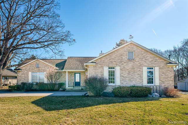 front view picture of 530 N Grand Avenue, Fowlerville, MI. 48836