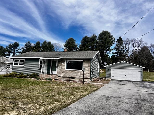 front view picture of 668 Elliott Drive, Manistee, MI. 49660