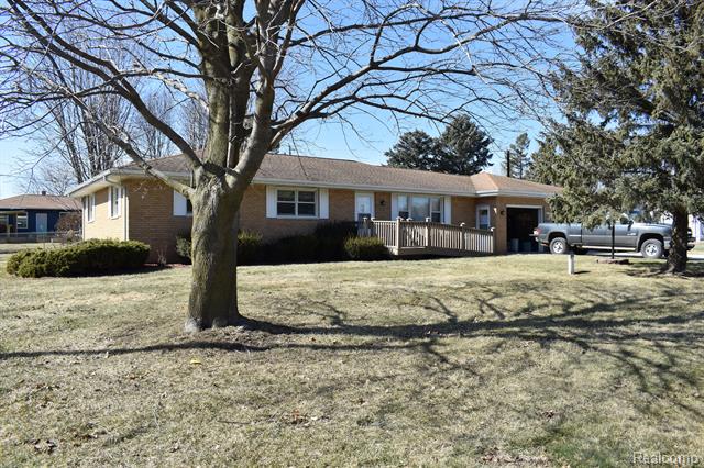 front view picture of 5211 N Fowlerville Road N, Fowlerville, MI. 48836