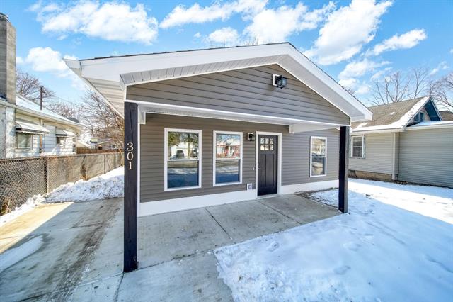 front view picture of 301 Meyers Avenue, Jackson, MI. 49203