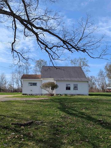 front view picture of 613 E County Line Road, Tekonsha, MI. 49092