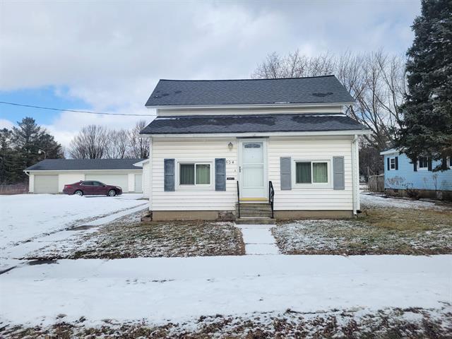 front view picture of 504 Vauconsant Street, Saint Johns, MI. 48879