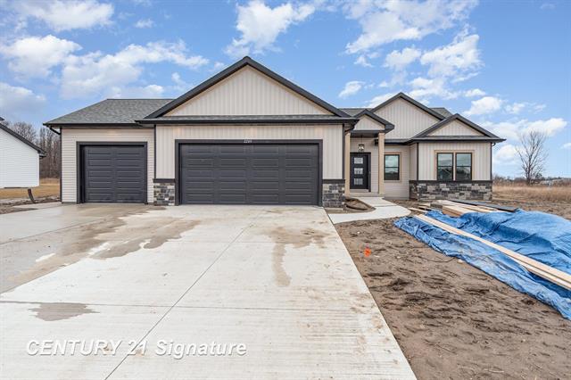 front view picture of 2289 Holly Ridge Lane, Bay City, MI. 48706