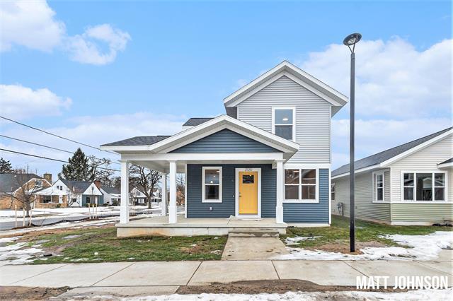 front view picture of 2120 Willard Avenue Se, Grand Rapids, MI. 49507