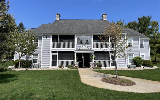 front view picture of 726 W Barrington Circle, Jackson, MI. 49203