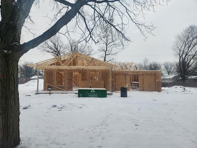 front view picture of 4805 Lakepointe Street, Detroit, MI. 48224