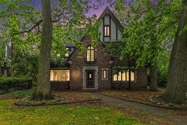 front view picture of 3261 Sherbourne Road, Detroit, MI. 48221