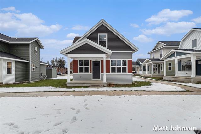 front view picture of 628 Hazen Street Se, Grand Rapids, MI. 49507