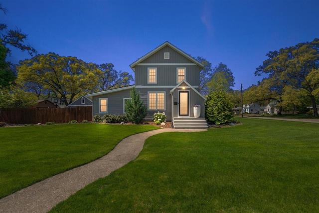 front view picture of 413 2Nd Street, Muskegon, MI. 49445