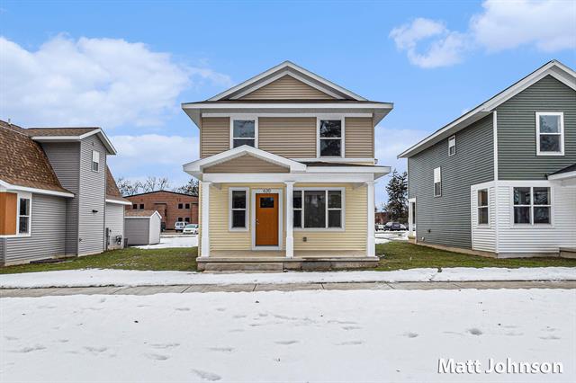 front view picture of 620 Hazen Street Se, Grand Rapids, MI. 49507