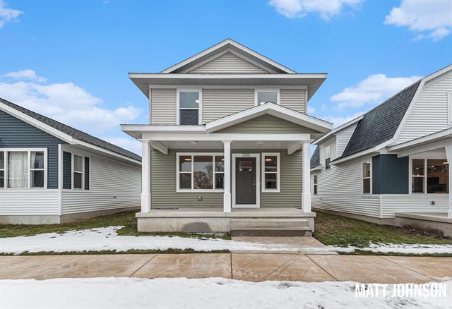 front view picture of 2105 Willard Avenue Se, Grand Rapids, MI. 49507
