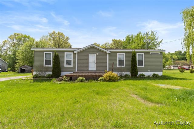 front view picture of 5443 Gravel Ridge Road, Lakeview, MI. 48850