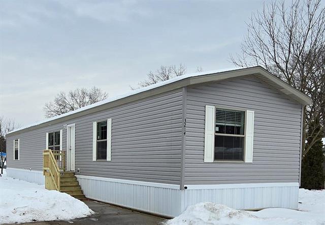 front view picture of 3214 Pinebrook Street, Muskegon, MI. 49444