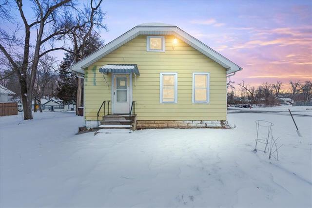 front view picture of 337 E Addison Street, Jackson, MI. 49203
