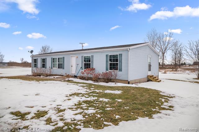 front view picture of 15082 Imlay City Road, Capac, MI. 48014
