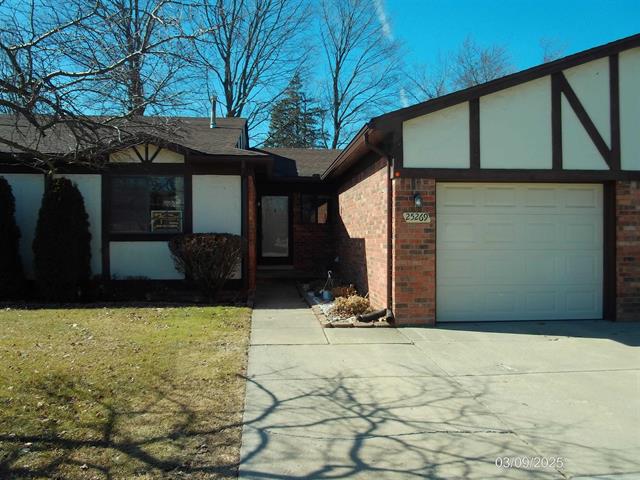 front view picture of 25269 Joanne Smith Drive, Warren, MI. 48091