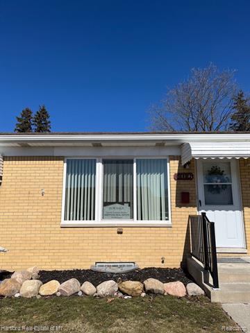 front view picture of 50098 Helfer Boulevard, Walled Lake, MI. 48390