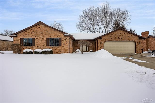 front view picture of 692 E Pilgrim Drive, Saginaw, MI. 48603