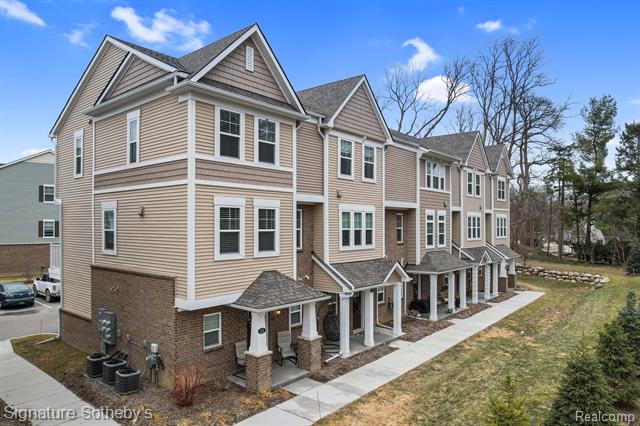 front view picture of 220 Sean Street, Brighton, MI. 48116