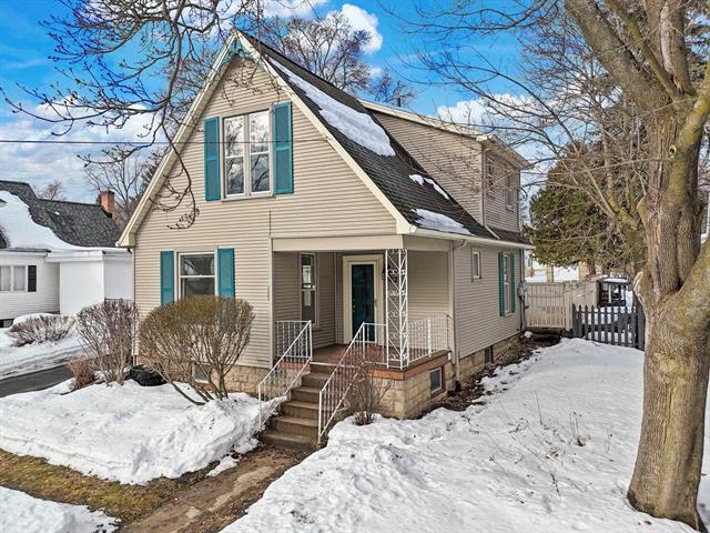 front view picture of 427 Monroe Street, Traverse City, MI. 49684