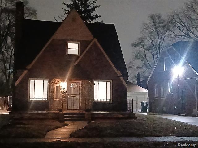 front view picture of 17384 Snowden Street, Detroit, MI. 48235
