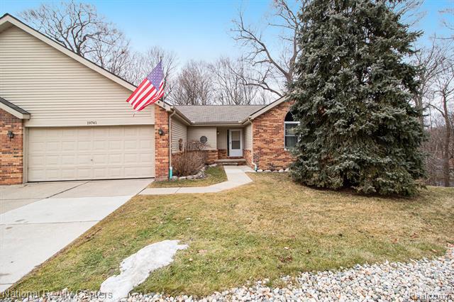 front view picture of 19741 Cardene Way, Northville, MI. 48167