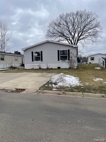front view picture of 11426 Harbor Cove, Fenton, MI. 48430