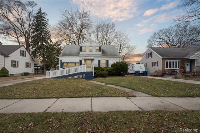 front view picture of 2008 S Lincoln Street, Bay City, MI. 48708