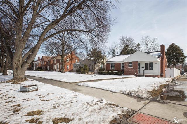front view picture of 13904 Abington Avenue, Detroit, MI. 48227