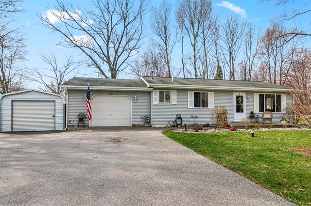 front view picture of 8239 Knapp Road, Houghton Lake, MI. 48629