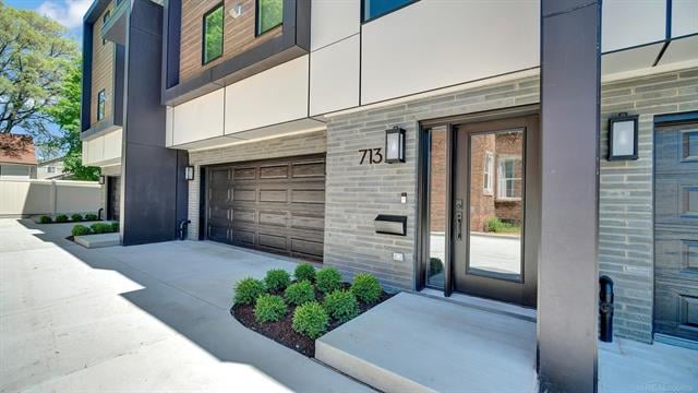front view picture of 713 E 11 Mile Road, Royal Oak, MI. 48067