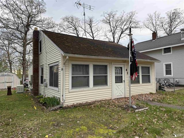 front view picture of 62 Oak Court, Brooklyn, MI. 49230