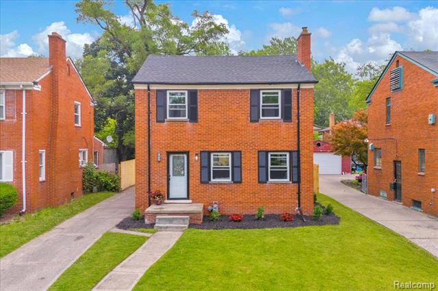 front view picture of 18242 Freeland Street, Detroit, MI. 48235