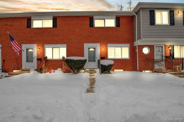 front view picture of 2522 Patrick Henry Street, Auburn Hills, MI. 48326