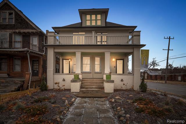 front view picture of 3400 Cadillac Boulevard, Detroit, MI. 48214