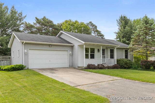 front view picture of 6284 Kuttshill Drive Ne, Rockford, MI. 49341
