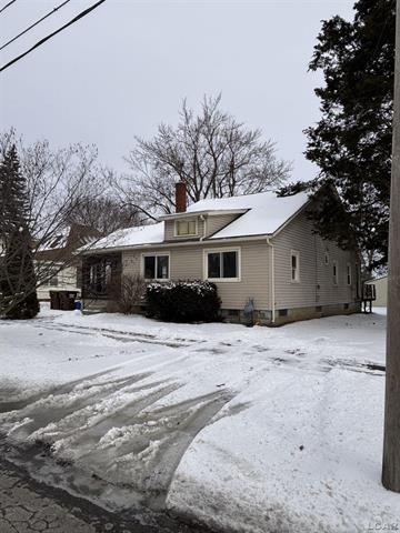 front view picture of 957 State Street, Adrian, MI. 49221