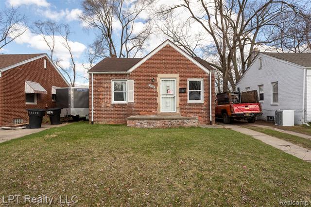 front view picture of 18262 Gilchrist Street, Detroit, MI. 48235