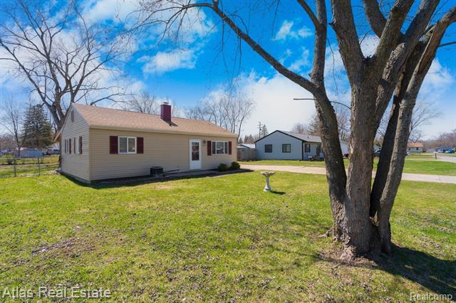 front view picture of 2454 Northdale Drive, Grand Blanc, MI. 48439