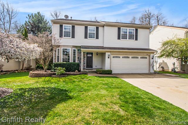 front view picture of 1570 Chelsea Circle, Howell, MI. 48843