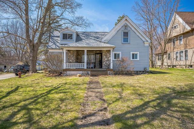 front view picture of 326 S Main Street, Almont, MI. 48003