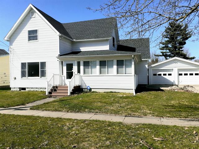 front view picture of 131 E Oak Street, Elsie, MI. 48831