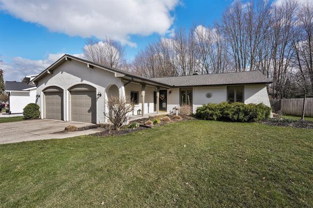 front view picture of 1932 Pinnacle Drive Sw, Wyoming, MI. 49519