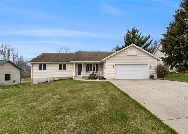 front view picture of 807 Bradford Drive, Belding, MI. 48809